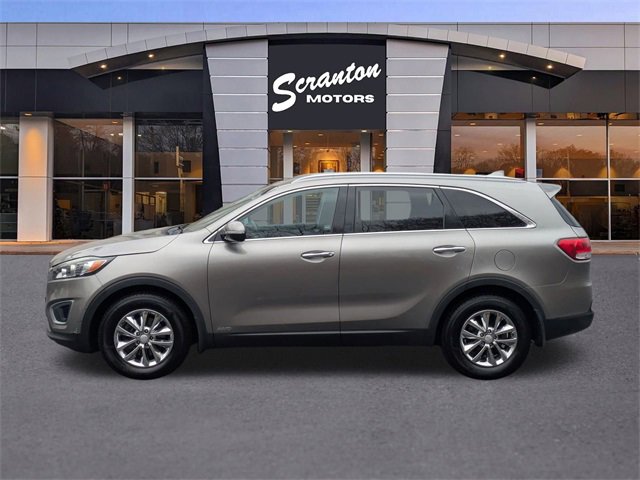 2017 Kia Sorento LX photo 2