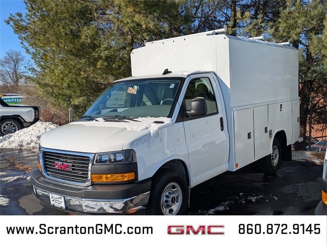 2025 GMC Savana Cutaway Work Van's photo