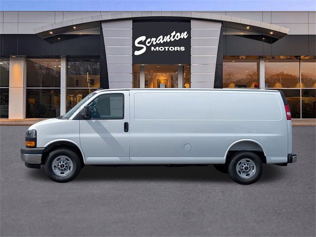 2025 Gmc Savana 3500 Cargo photo 2