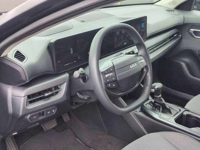2025 Kia K4 LXS - Photo 14
