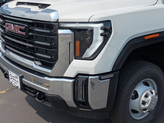 2026 GMC Sierra 3500 Chassis Cab Pro - Photo 9