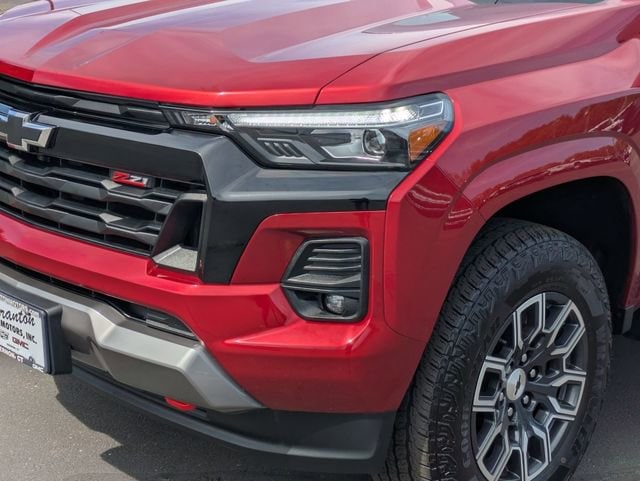 2023 Chevrolet Colorado Z71 - Photo 9