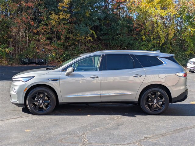 2023 Buick Enclave Essence photo 2