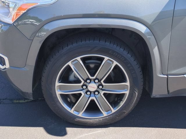 2017 GMC Acadia Denali - Photo 10