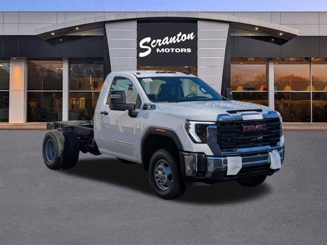 2026 GMC Sierra 3500HD Pro - Photo 7