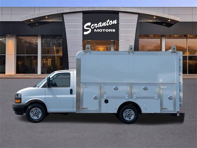 2024 Gmc Savana 3500 Cutaway photo 2