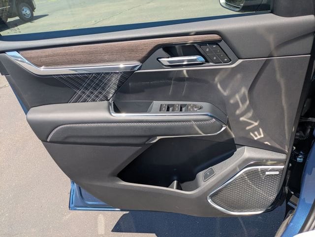 2026 GMC Acadia Denali - Photo 11