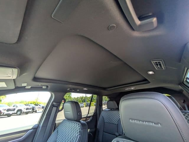 2026 GMC Acadia Denali - Photo 27