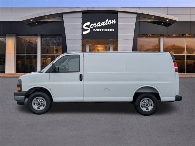 2025 Gmc Savana 3500 Cargo photo 2
