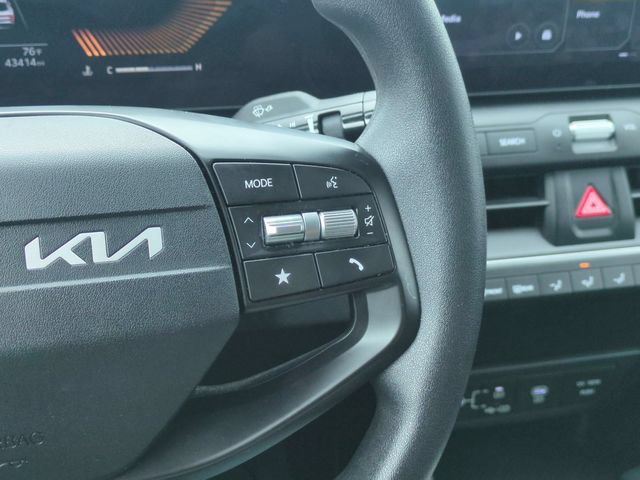 2025 Kia K4 LXS - Photo 16