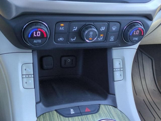 2017 GMC Acadia Denali - Photo 24