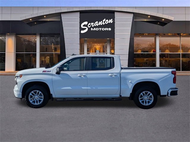 2022 Chevrolet Silverado 1500 RST photo 2