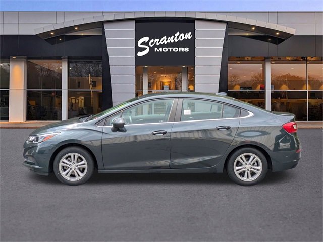 2018 Chevrolet Cruze LT photo 2