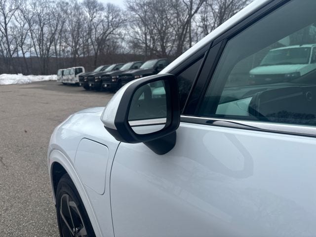 2025 Chevrolet Equinox EV LT - Photo 24