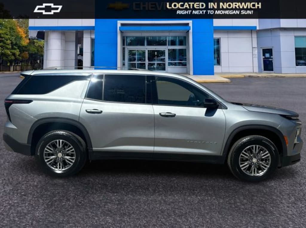Used 2025 Chevrolet Traverse LT SUV