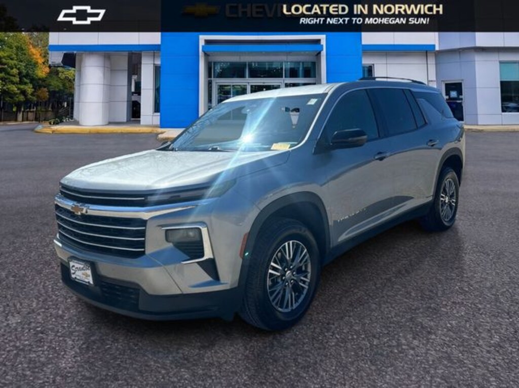 Used 2025 Chevrolet Traverse LT SUV