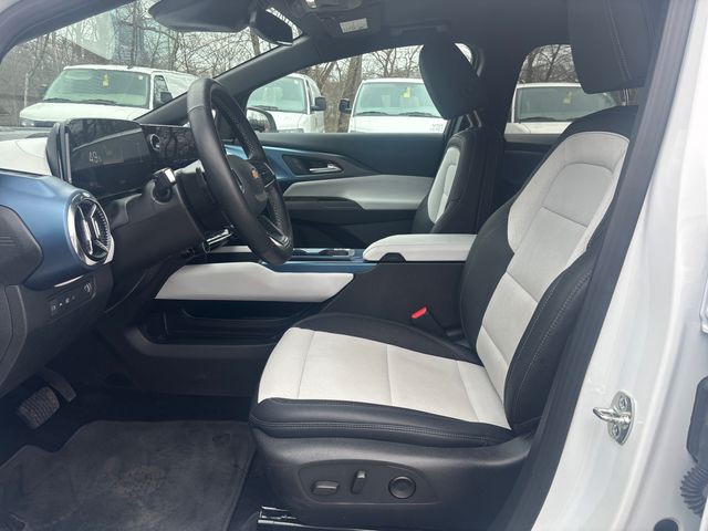 2025 Chevrolet Equinox EV LT - Photo 9