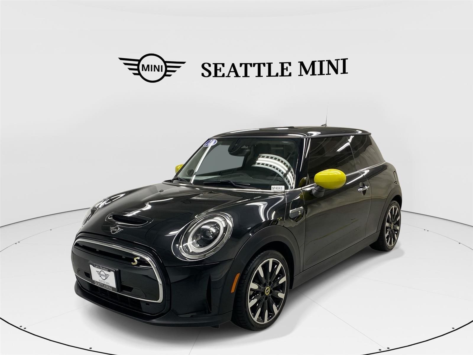 2024 MINI Hardtop 2 Door SE's photo