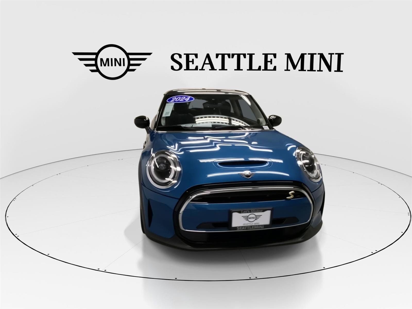 2024 Mini Cooper 2 Door Hardtop SE photo 3