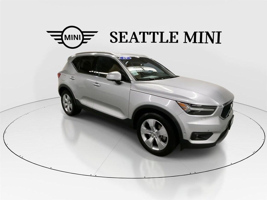 Used 2019 Volvo XC40 Momentum SUV