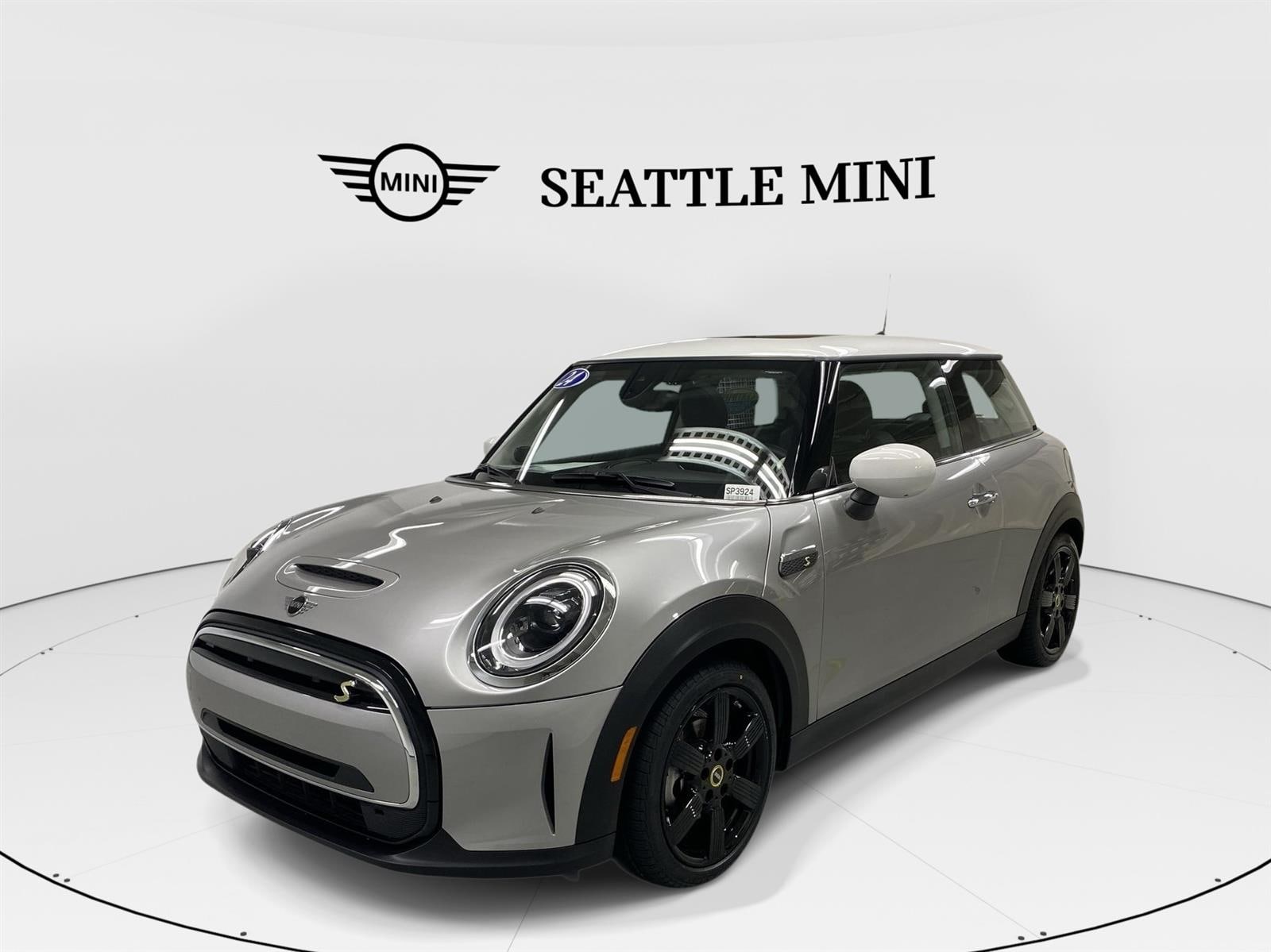 2024 MINI Hardtop 2 Door SE's photo