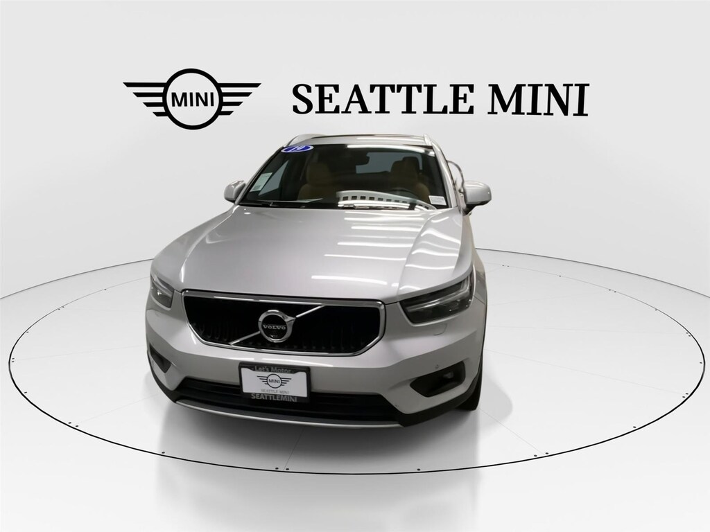 Used 2019 Volvo XC40 Momentum SUV