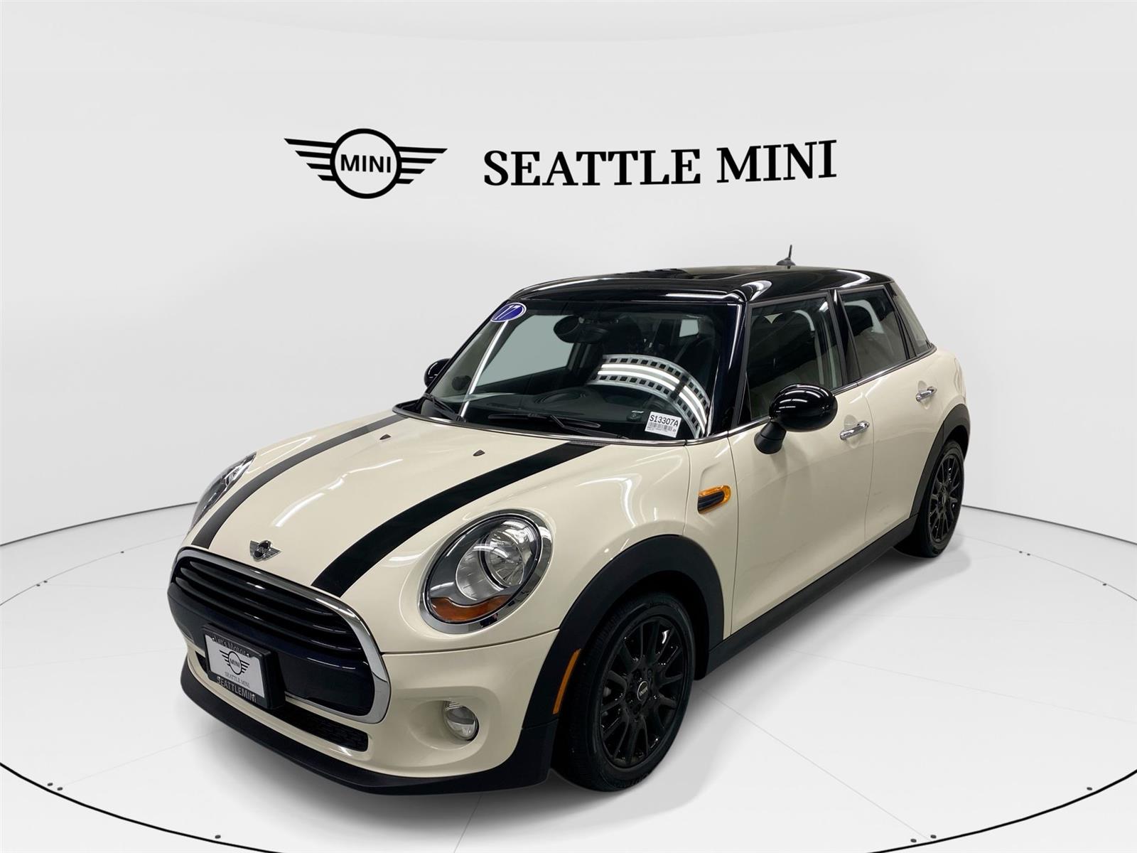 2017 MINI Cooper Base's photo