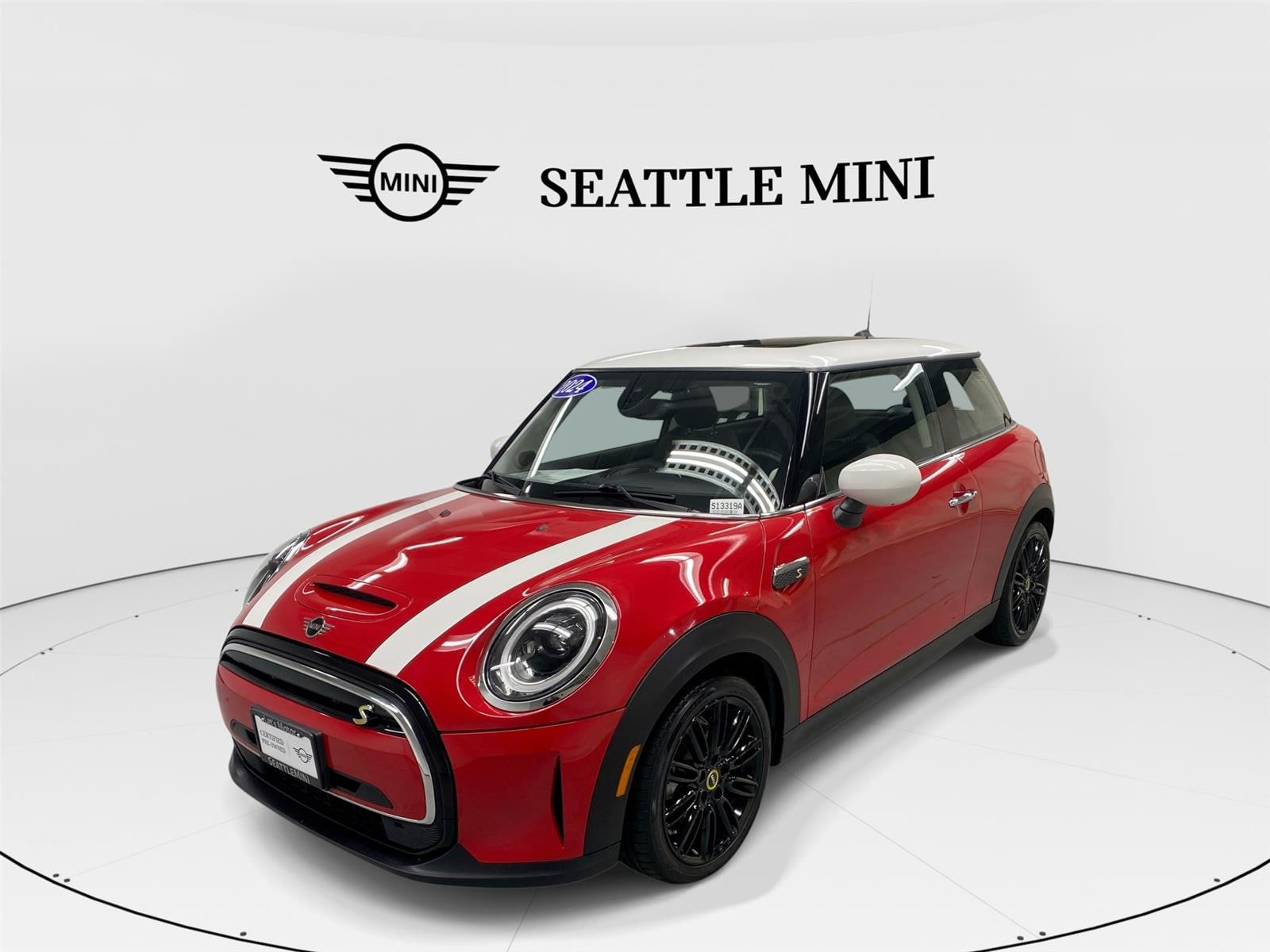 2024 MINI Hardtop 2 Door SE's photo