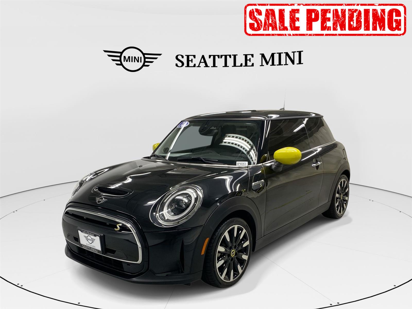 2024 MINI Hardtop 2 Door SE's photo