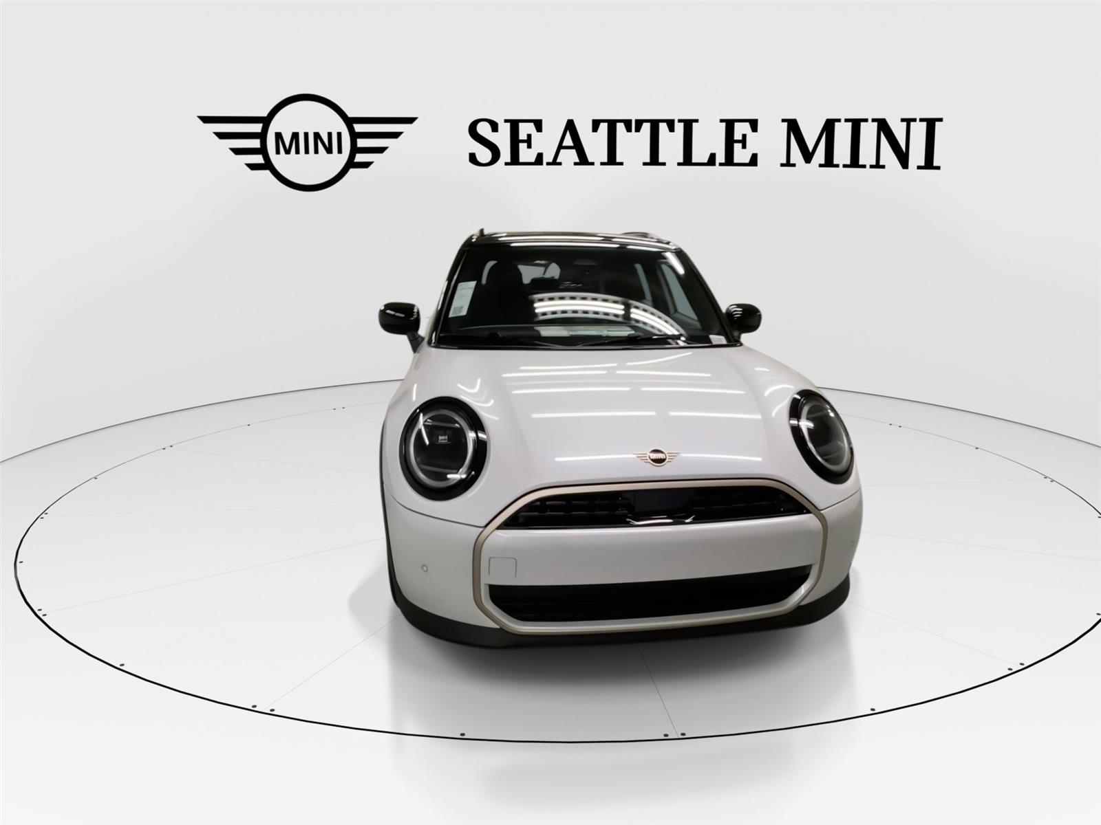 2026 Mini Cooper 4 Door Hardtop Signature photo 2