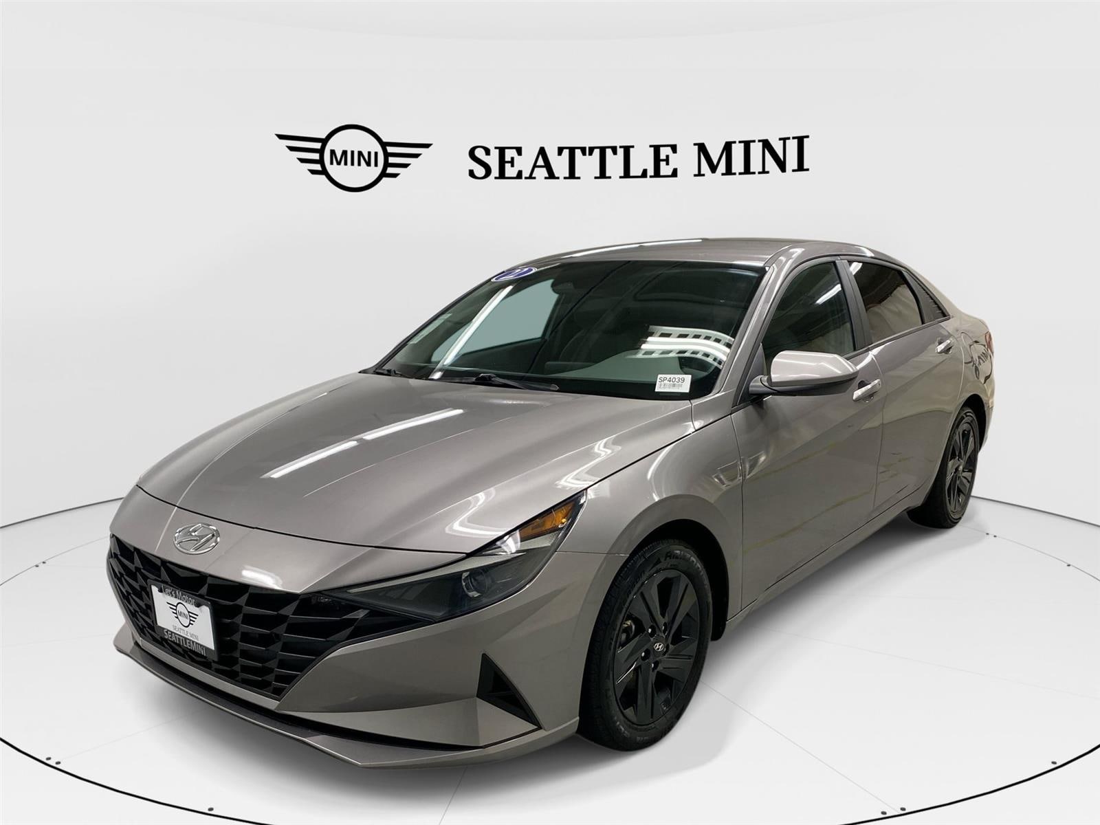 2022 Hyundai Elantra Blue's photo