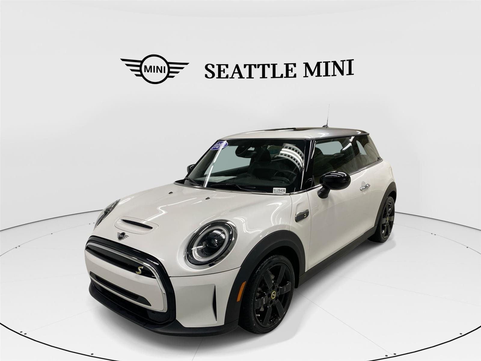2024 MINI Hardtop 2 Door SE's photo