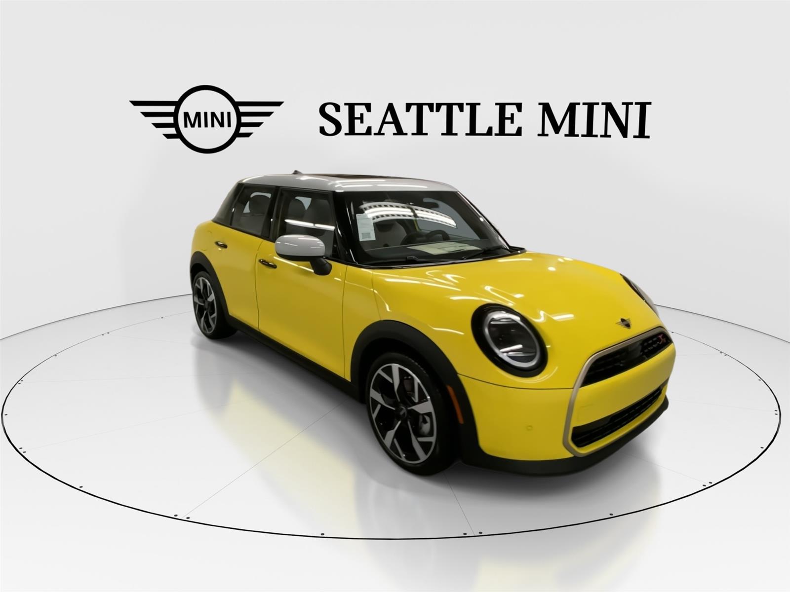 2025 Mini Cooper 4 Door Hardtop Signature photo 2