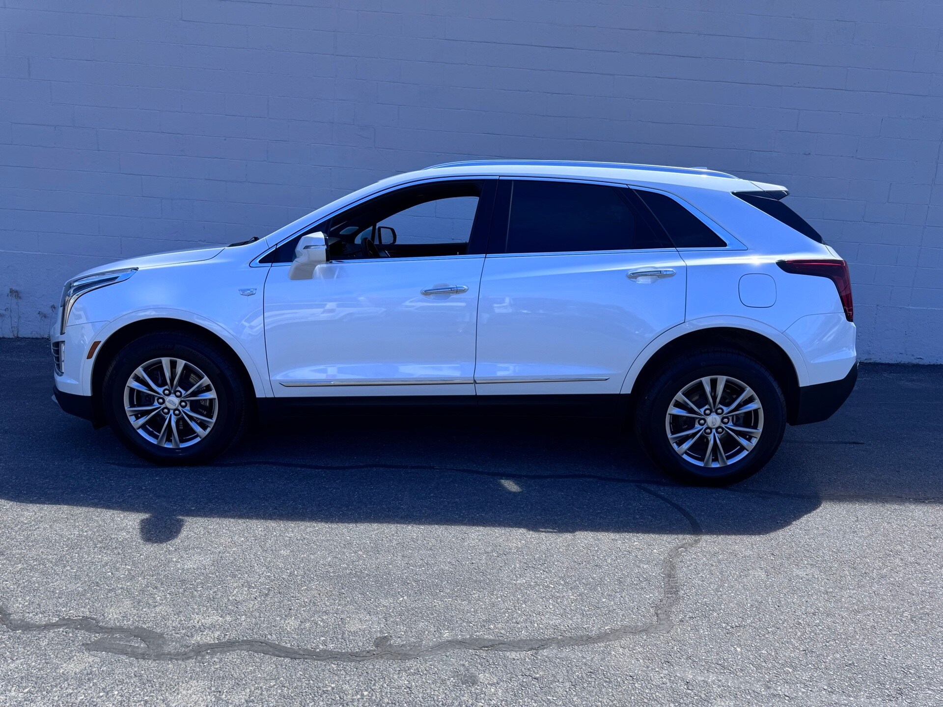 2021 Cadillac XT5 Premium Luxury photo 2