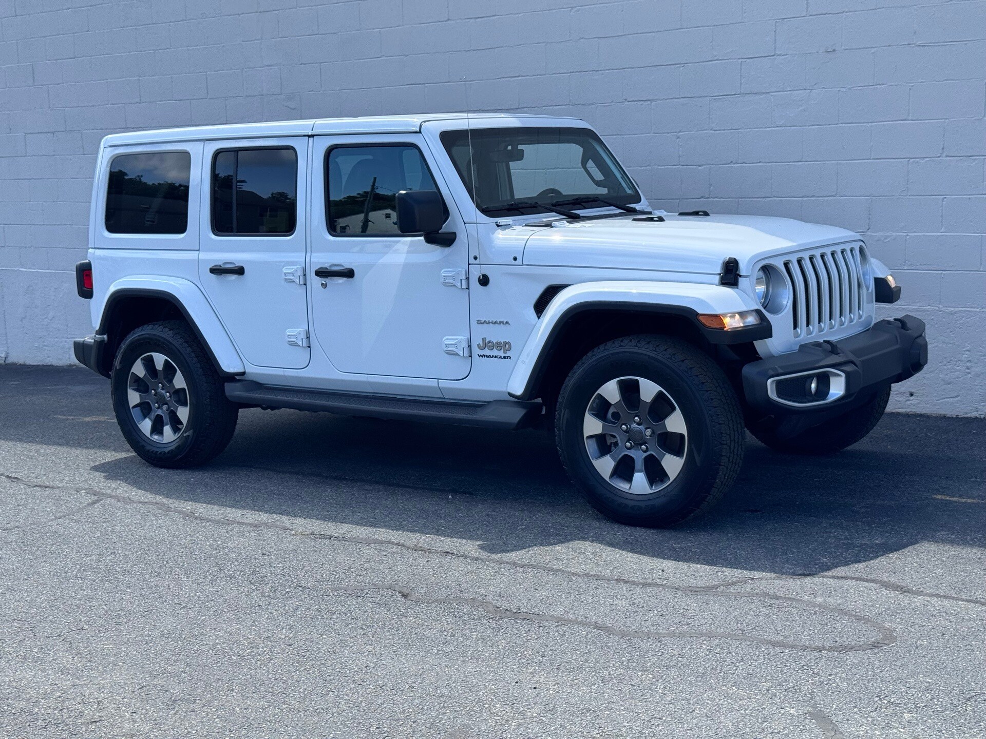 2023 Jeep Wrangler Sahara photo 4
