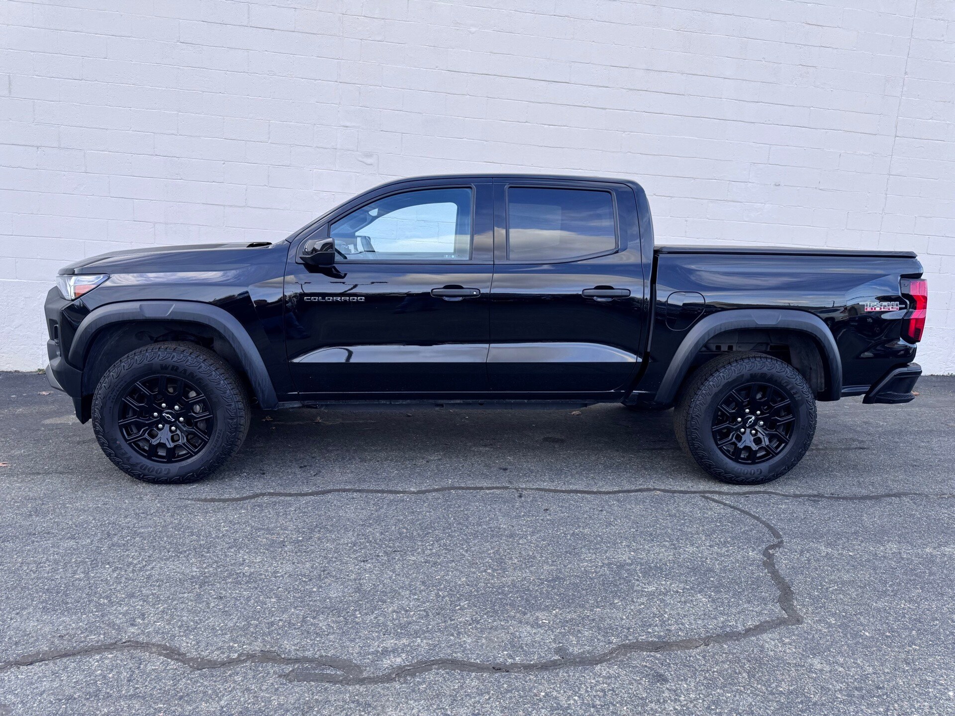 2024 Chevrolet Colorado Trail Boss photo 2