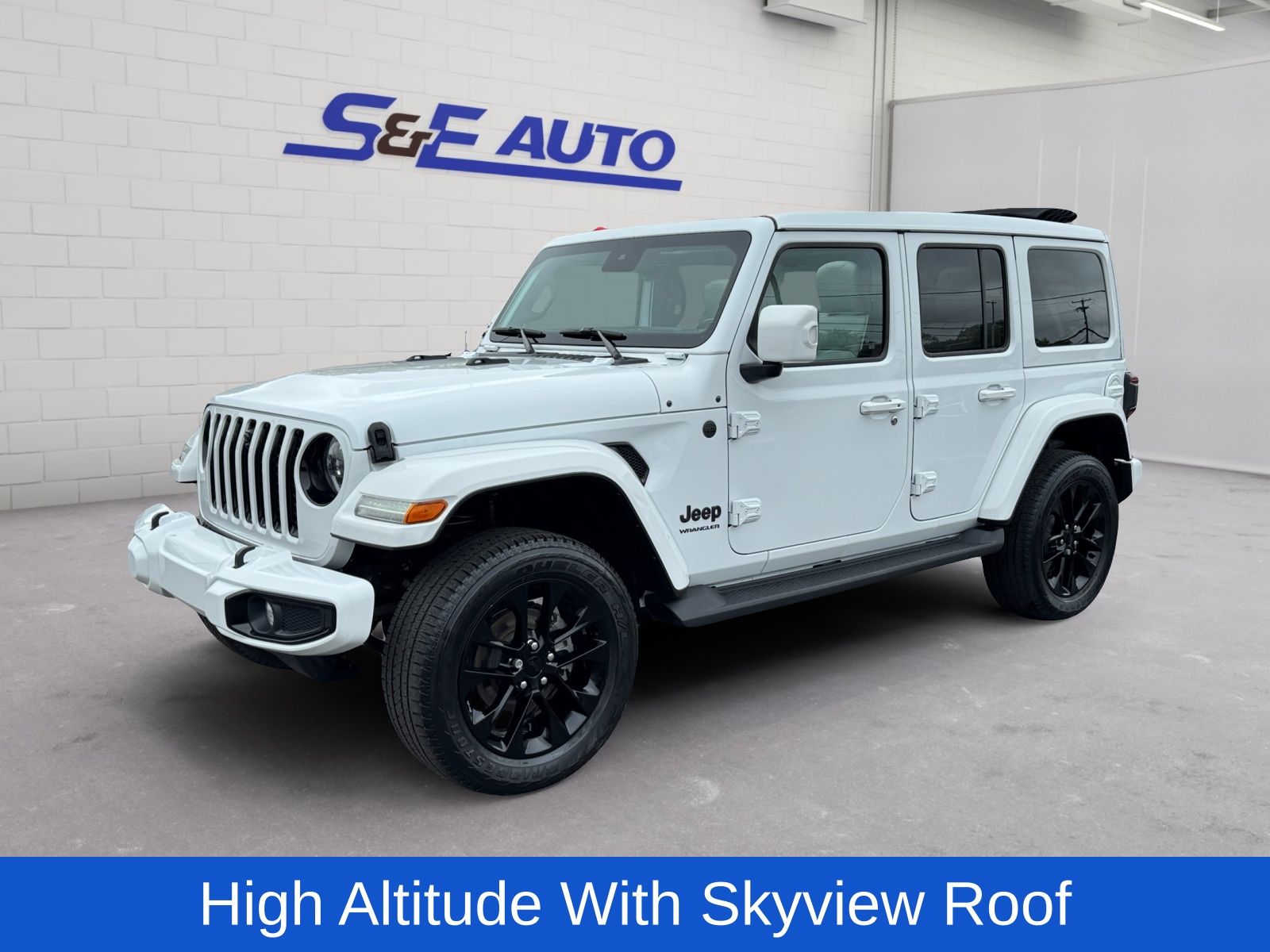 2023 Jeep Wrangler Sahara High Altitude's photo