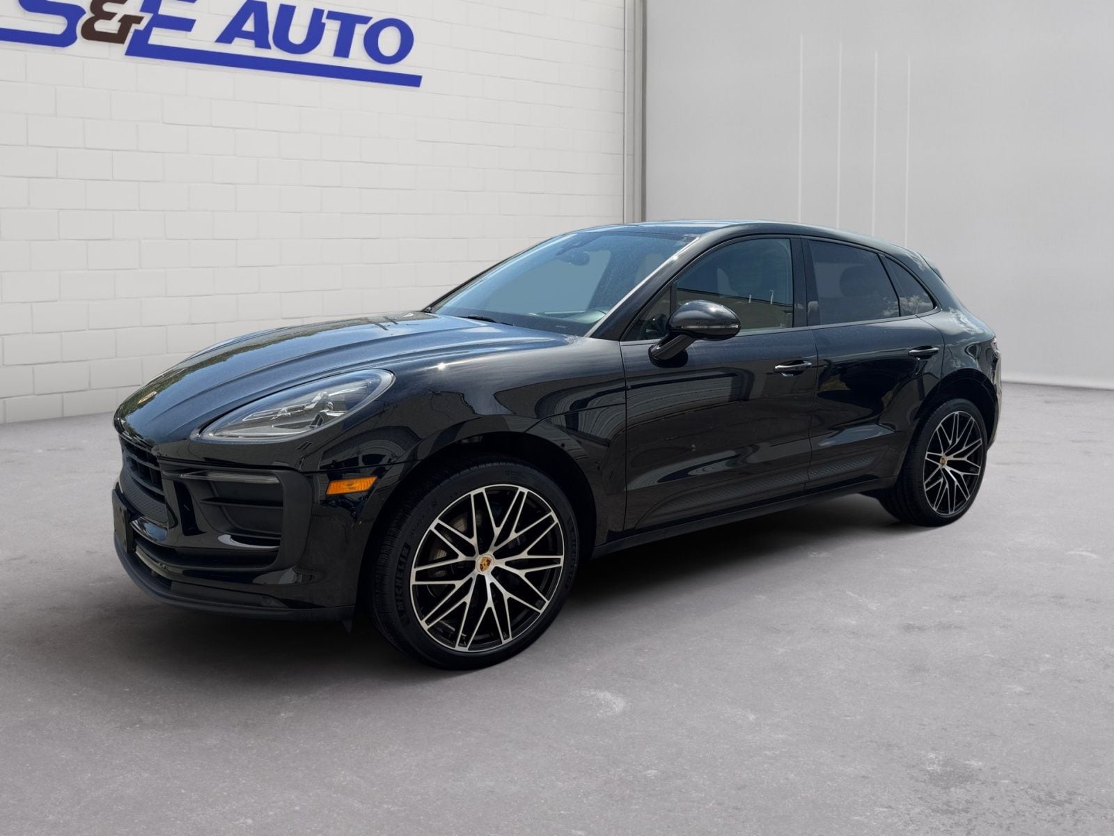 2022 Porsche Macan -'s photo
