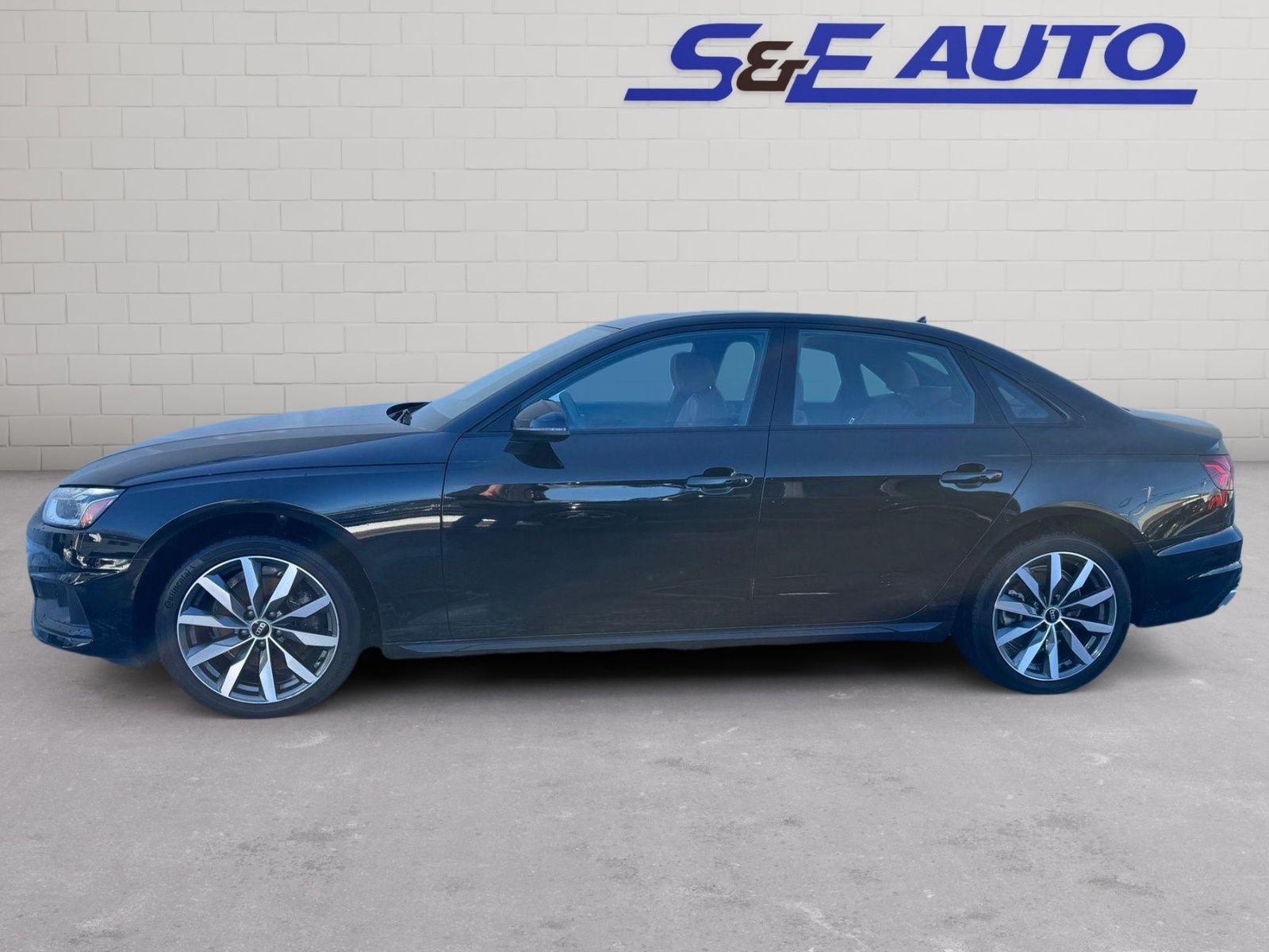2023 Audi A4 Premium Plus - Photo 2