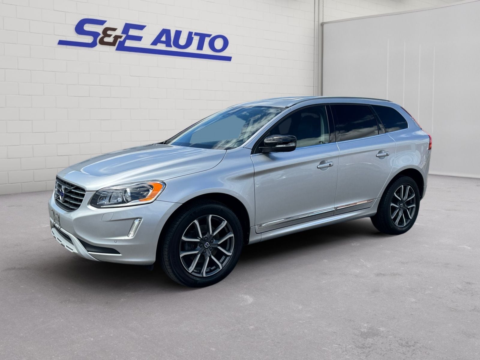 2017 Volvo XC60 T6 Dynamic