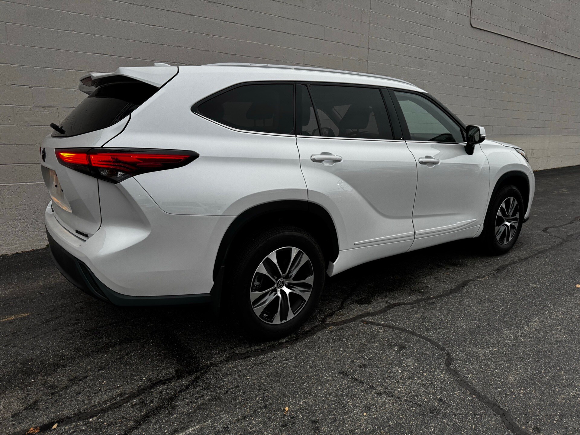 2022 Toyota Highlander XLE photo 3