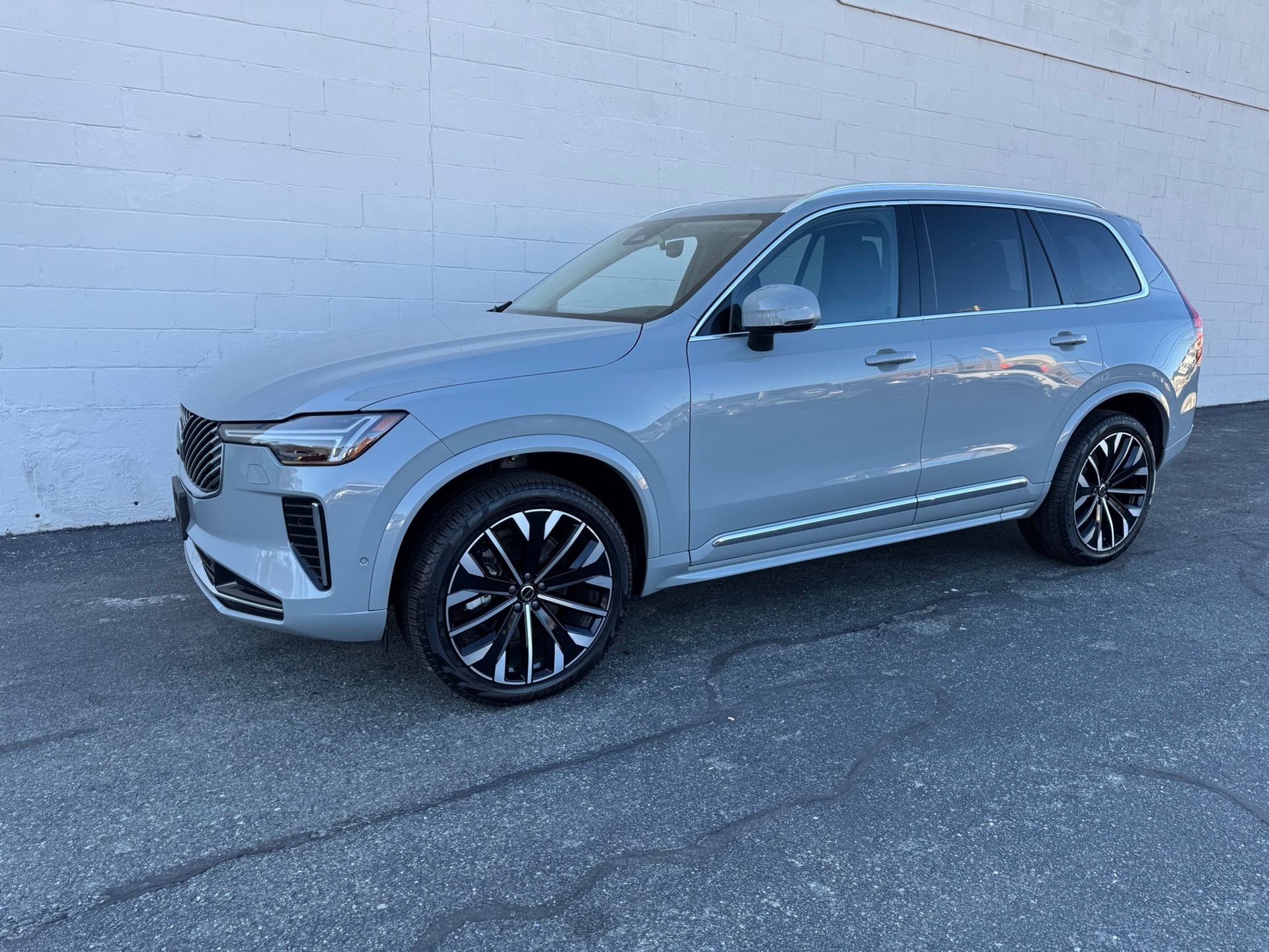 2025 Volvo XC90 Plus's photo