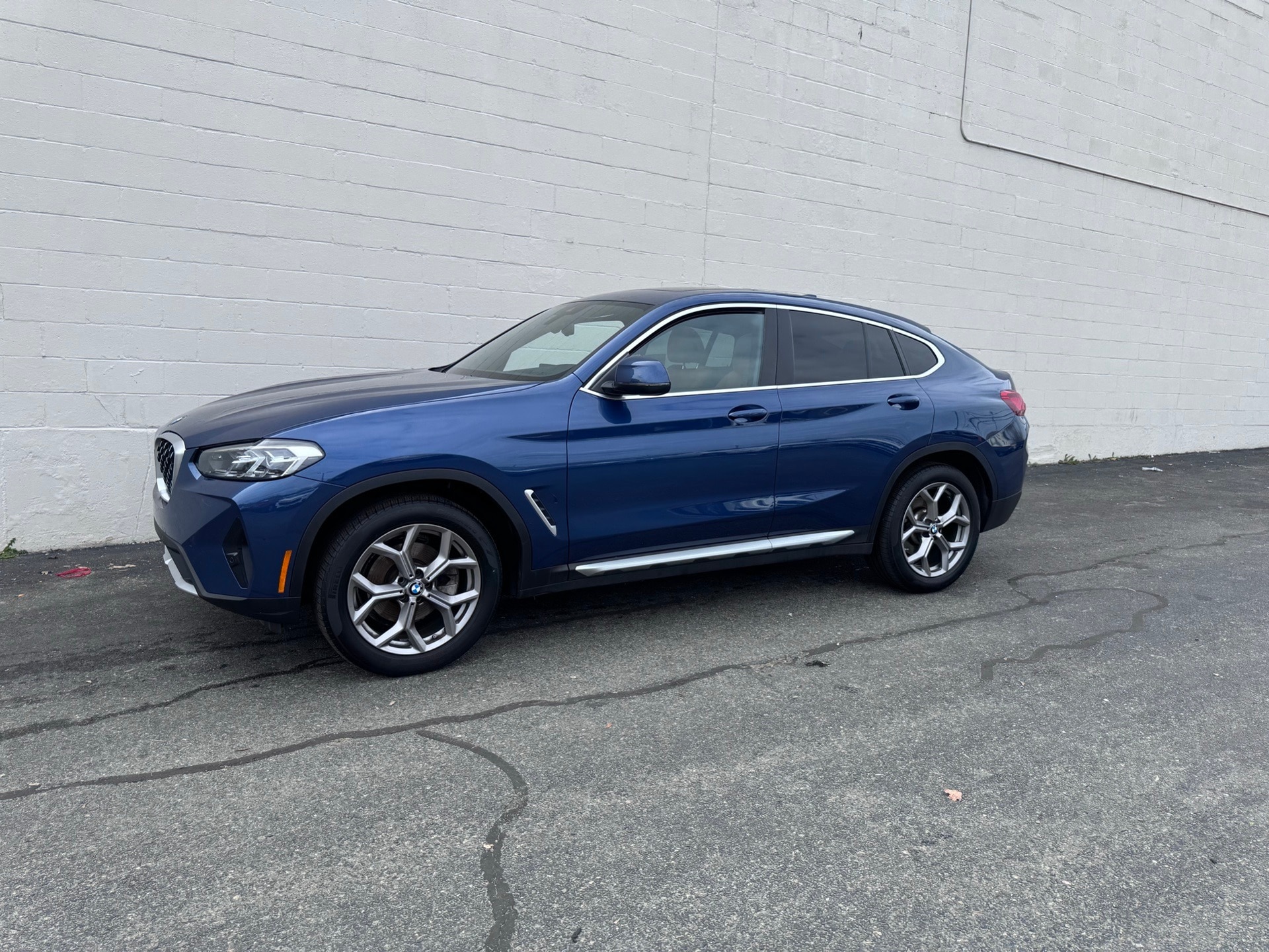 2023 BMW X4 30i's photo