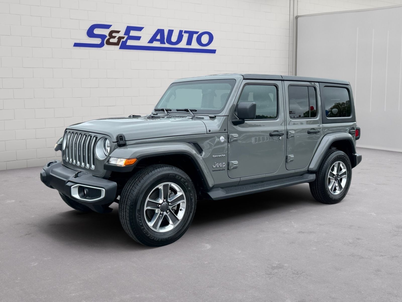 2023 Jeep Wrangler Sahara's photo