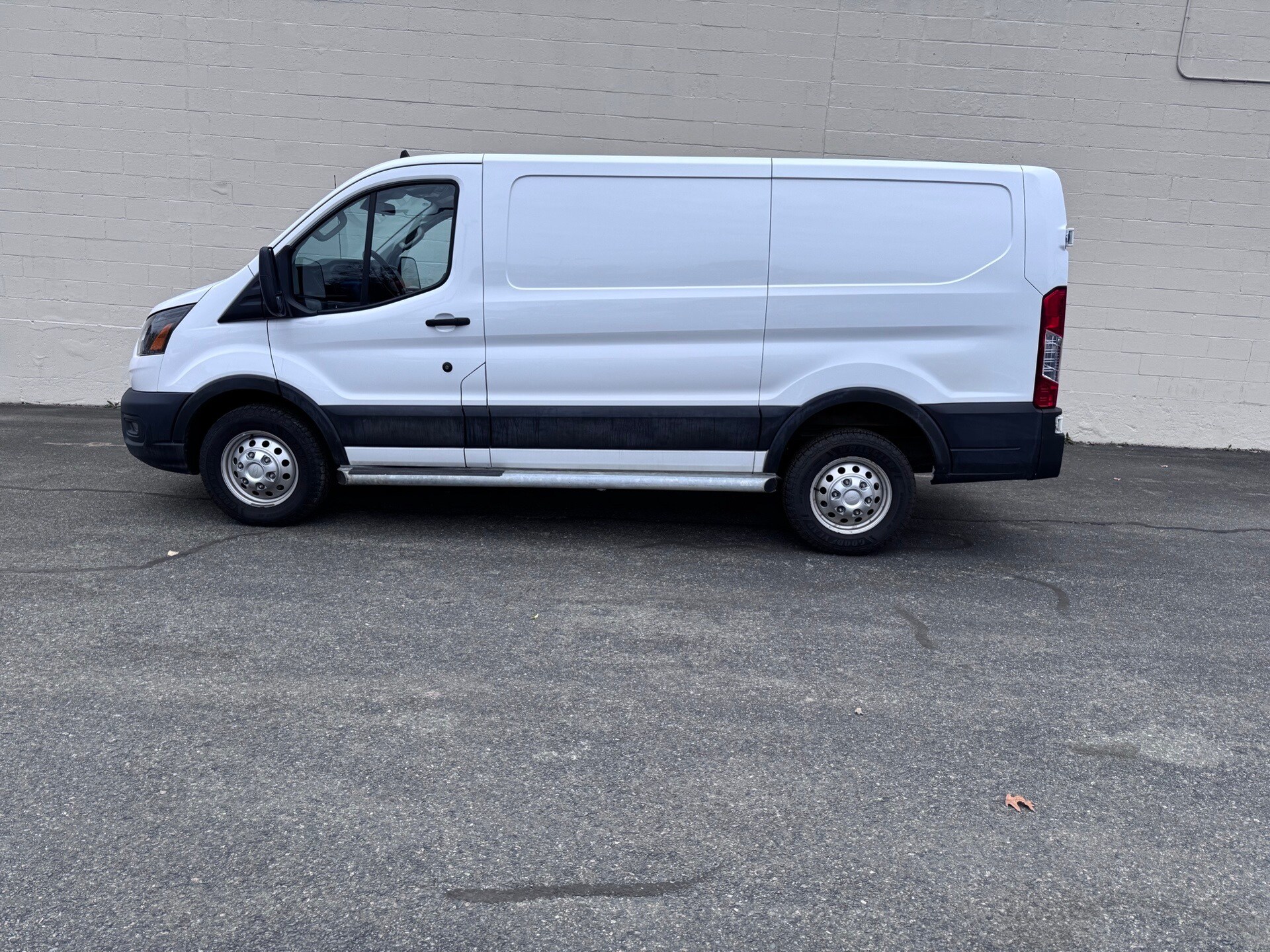 2023 Ford Transit photo 2