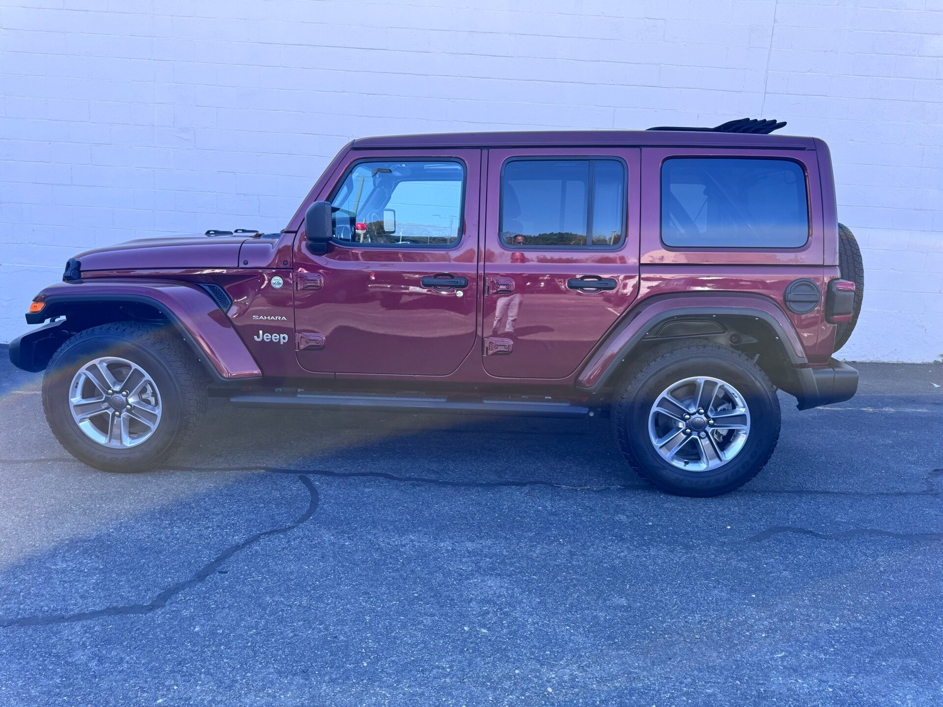2022 Jeep Wrangler Unlimited Sahara photo 2