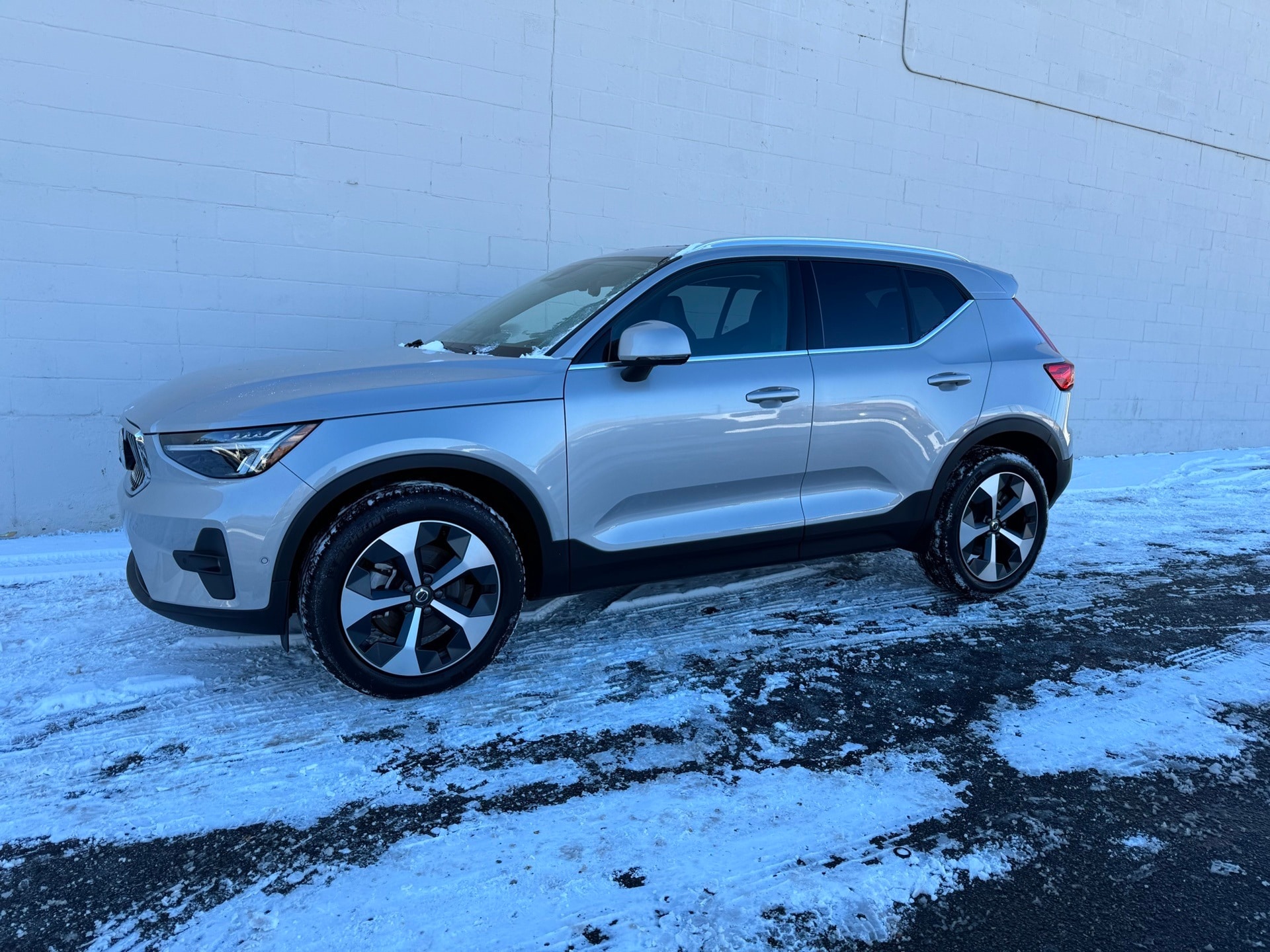 2024 Volvo XC40 Plus's photo