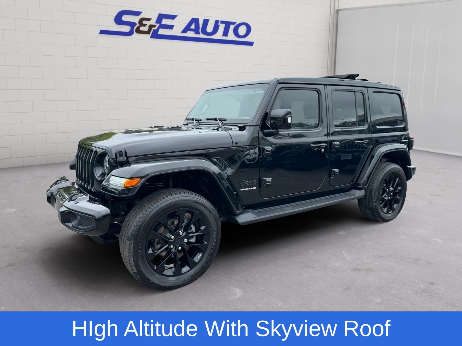 2023 Jeep Wrangler Sahara High Altitude's photo