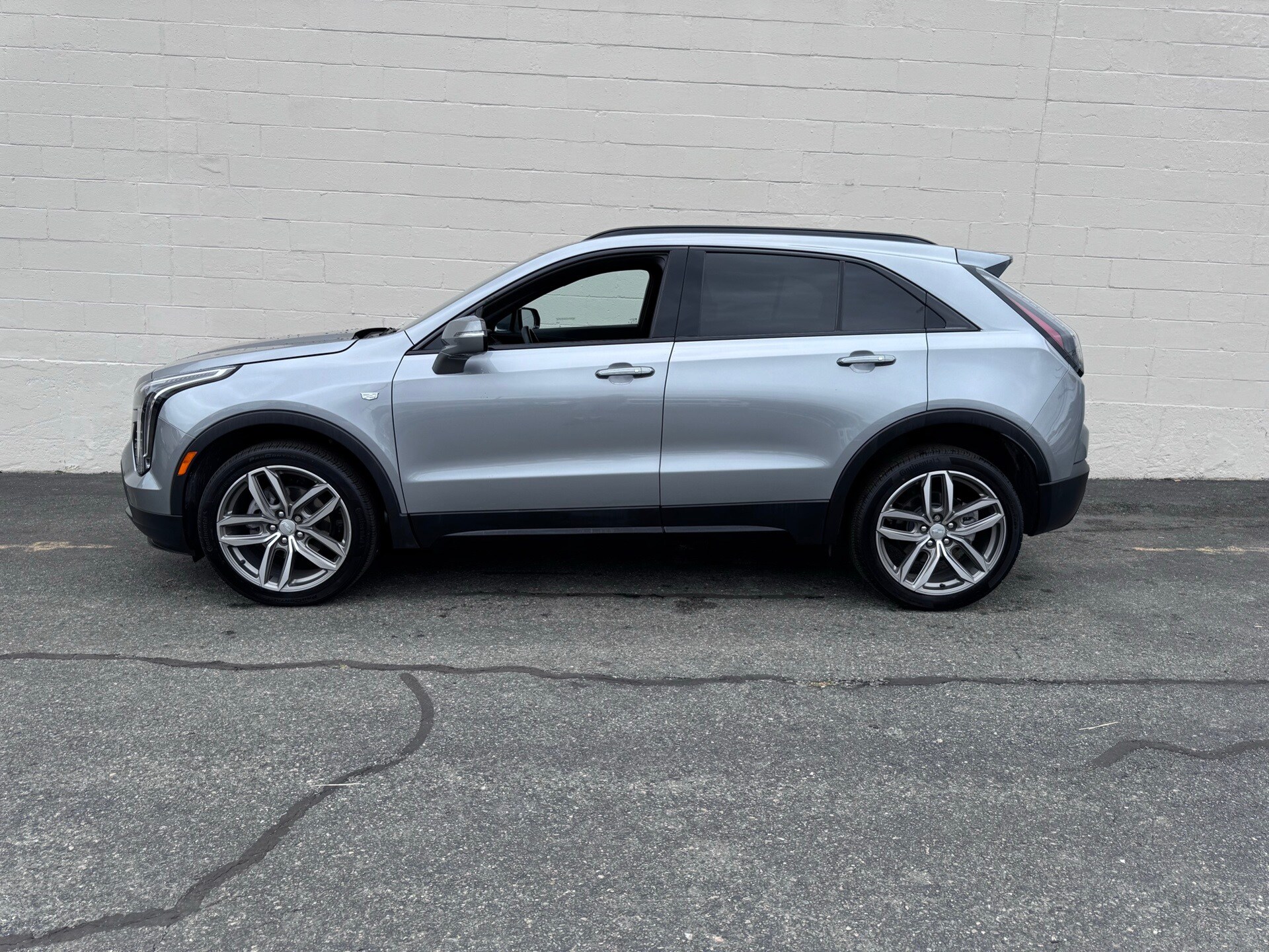 2023 Cadillac XT4 Sport photo 2