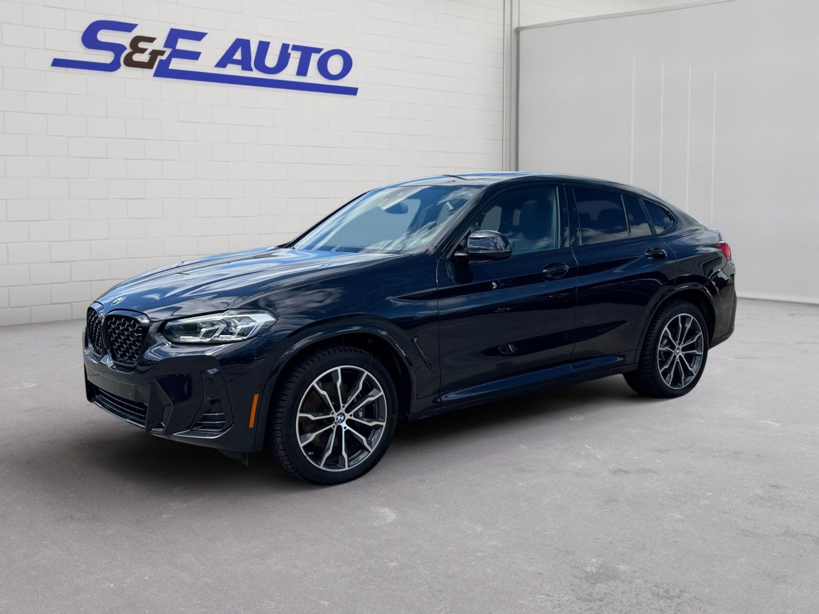 2023 BMW X4 xDrive30i's photo